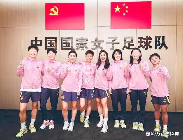 第45分钟，迪涅下底传中，路易斯头球破门，但裁判示意出界在先进球无效。